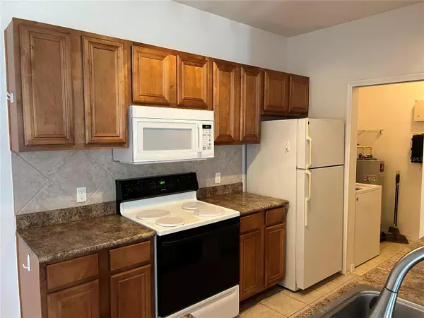 Sarasota, FL 34243,8387 38TH STREET CIR E #106