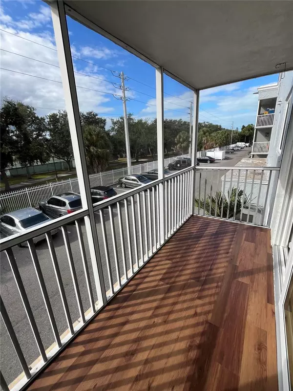 Sarasota, FL 34237,2700 COCONUT BAY LN #423 (2C)