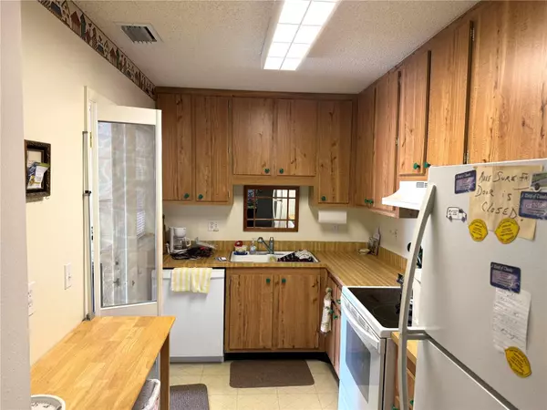 Bradenton, FL 34205,390 301 BLVD W #17C