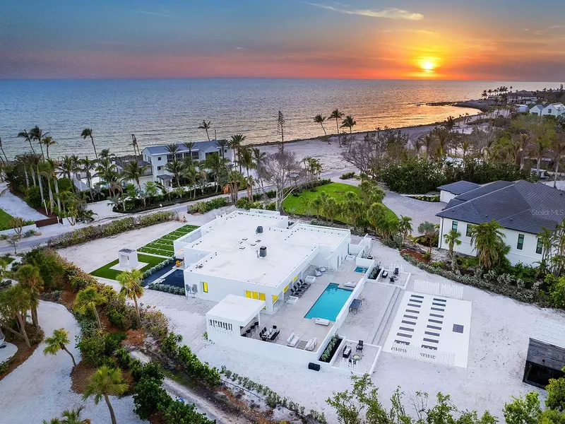 7647 SANDERLING RD, Sarasota, FL 34242