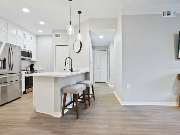 Sarasota, FL 34238,5168 NORTHRIDGE RD #102