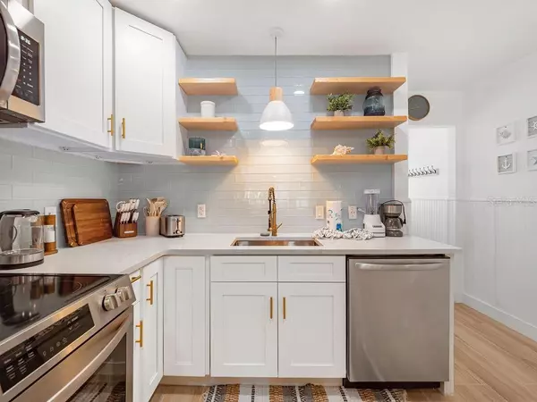 Holmes Beach, FL 34217,449 63RD ST