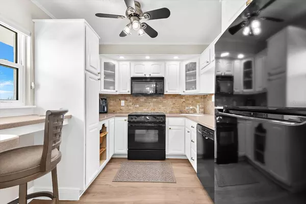 Sarasota, FL 34242,9393 MIDNIGHT PASS RD #703