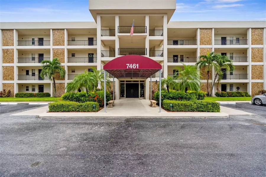 7461 W COUNTRY CLUB DR N #301, Sarasota, FL 34243