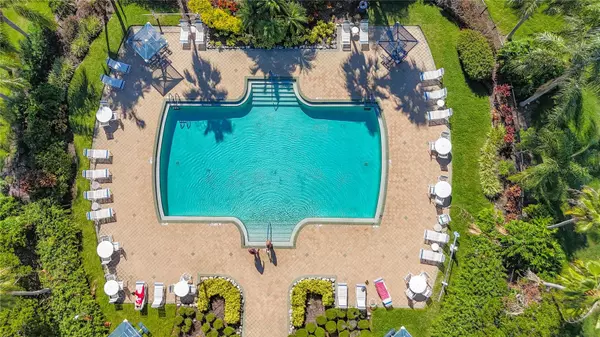 Sarasota, FL 34243,3668 PARKRIDGE CIR #28-201