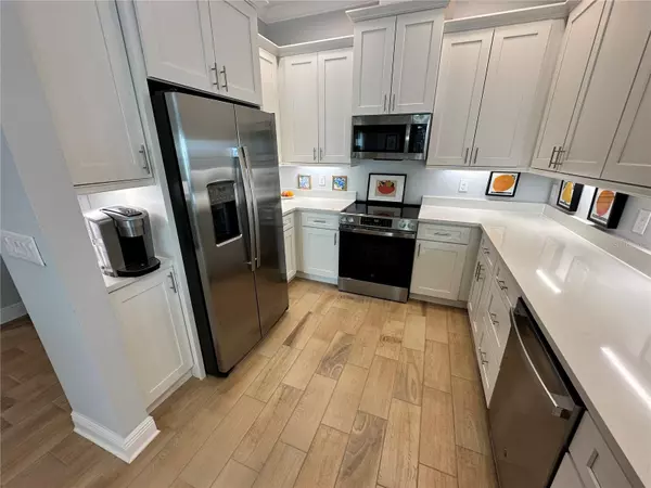 Bradenton, FL 34209,3426 W 79 ST W #303