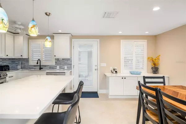 Sarasota, FL 34242,6140 MIDNIGHT PASS RD #A10