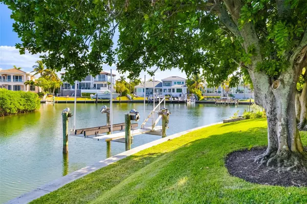 Longboat Key, FL 34228,560 HARBOR COVE CIR