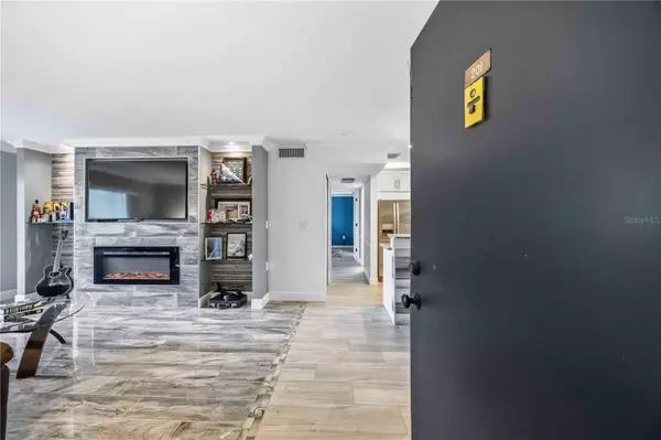 Sarasota, FL 34232,3227 BENEVA RD #201