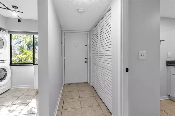 Sarasota, FL 34231,1508 PELICAN COVE RD #231