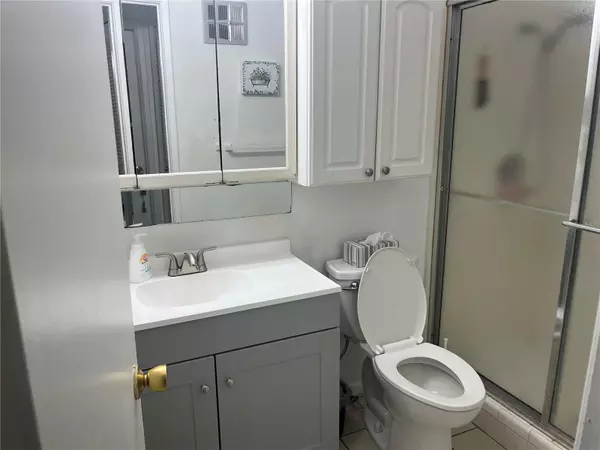 St Petersburg, FL 33709,5660 80TH ST N #D101