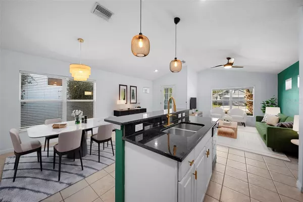 Sarasota, FL 34243,6511 PINE BREEZE RUN