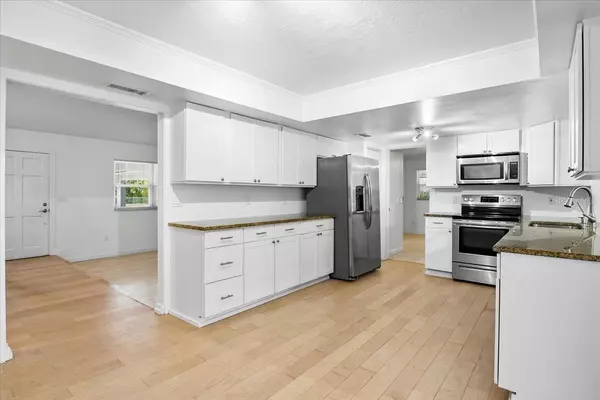 Sarasota, FL 34241,7147 LAGO ST