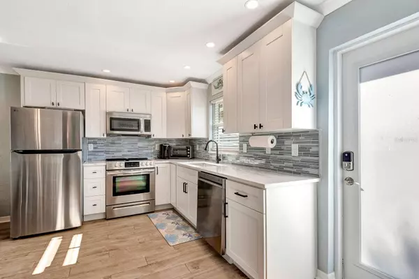 Sarasota, FL 34242,5830 MIDNIGHT PASS RD #61