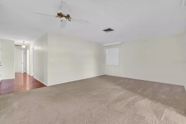 Sarasota, FL 34239,3140 VILLAGE GREEN DR #1119