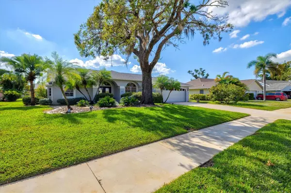 Venice, FL 34293,439 LAKE OF THE WOODS DR