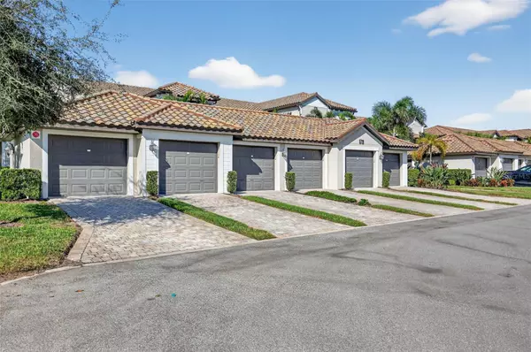 Bradenton, FL 34211,5720 PALMER CIR #102