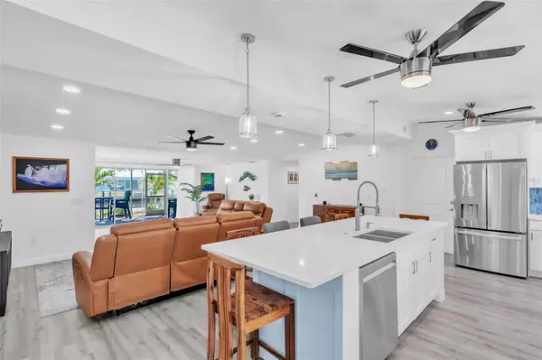 Holmes Beach, FL 34217,513 71ST ST