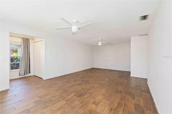 Sarasota, FL 34233,4202 CENTER POINTE LN #30