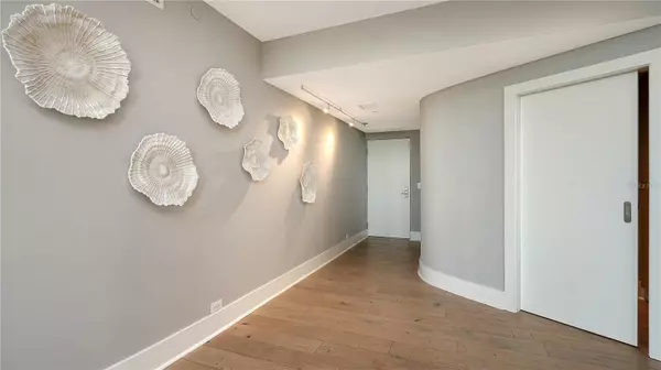 Sarasota, FL 34236,800 N TAMIAMI TRL #505/507