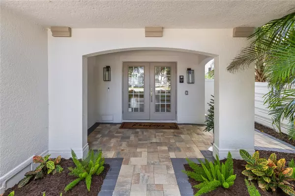 Sarasota, FL 34242,8008 MIDNIGHT PASS RD