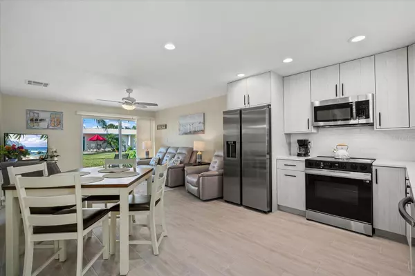 Sarasota, FL 34242,5830 MIDNIGHT PASS RD #63