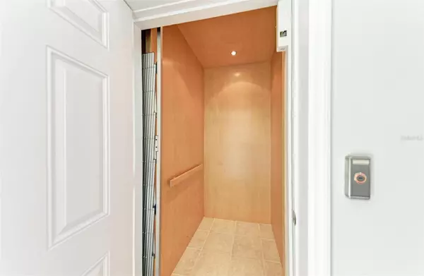 Holmes Beach, FL 34217,201 57TH ST