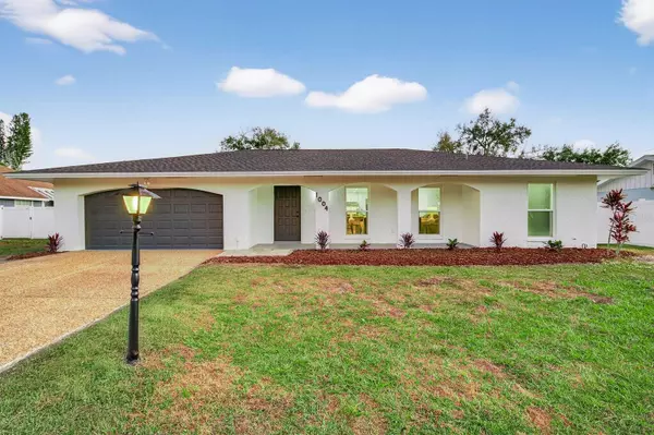 1004 MAGELLAN DR, Sarasota, FL 34243