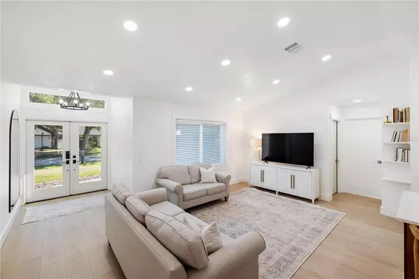 Port Charlotte, FL 33948,2401 TAMARIND ST