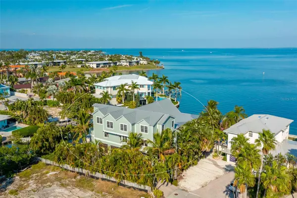 Holmes Beach, FL 34217,526 56TH ST