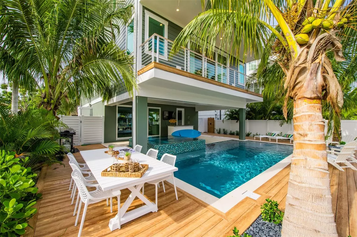 Bradenton Beach, FL 34217,403 20TH PL N