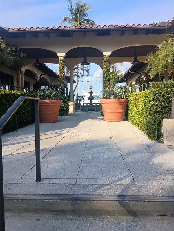 Longboat Key, FL 34228,2800 HARBOURSIDE DR #E-03