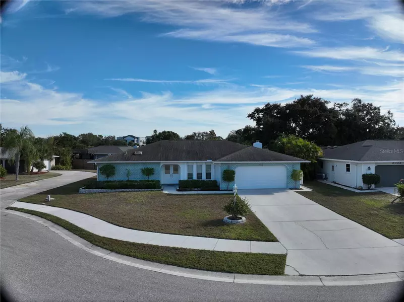 2042 COUNTRY MEADOWS PL, Sarasota, FL 34235