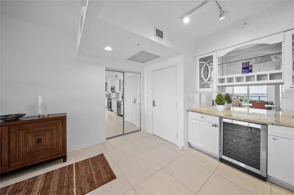 Sarasota, FL 34236,1800 BENJAMIN FRANKLIN DR #A1003