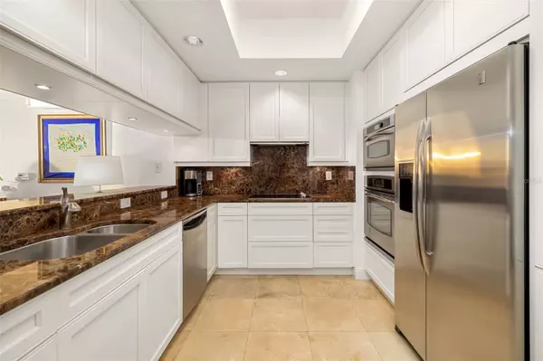 Sarasota, FL 34236,50 CENTRAL AVE #14D