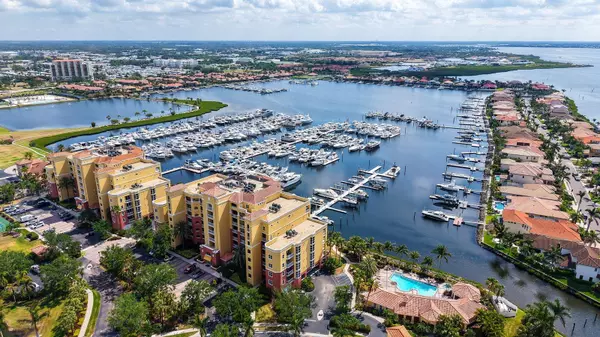 Palmetto, FL 34221,610 RIVIERA DUNES WAY #306