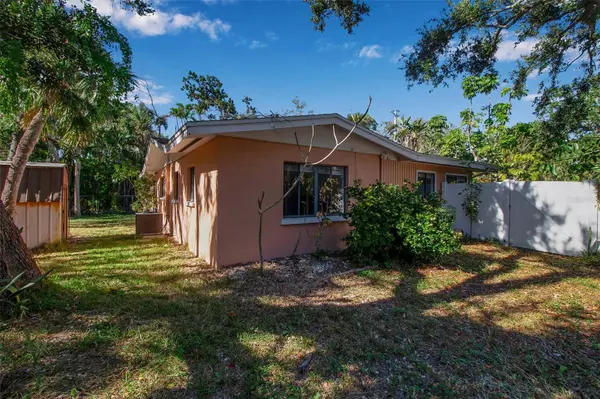 Sarasota, FL 34242,144 GARDEN LN