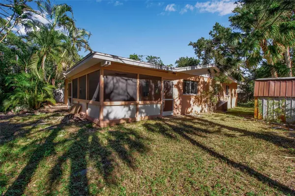 Sarasota, FL 34242,144 GARDEN LN