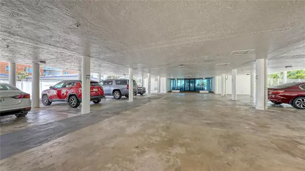 Sarasota, FL 34242,6518 MIDNIGHT PASS RD #209