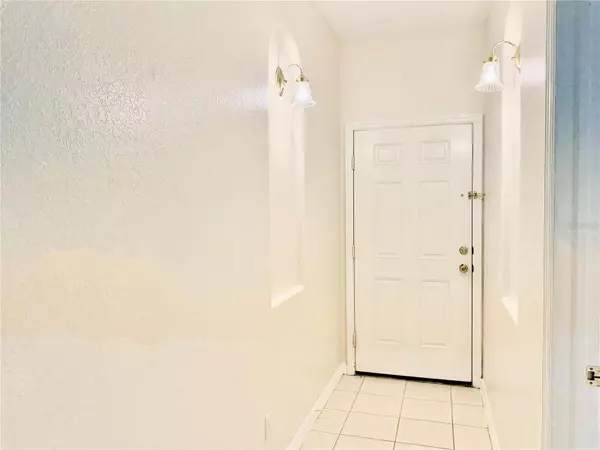 Bradenton, FL 34212,819 FAIRWAYCOVE LN #102