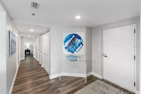 Sarasota, FL 34236,97 SUNSET DR #201