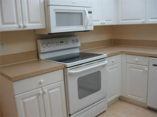 Bradenton, FL 34203,6405 BAY CEDAR LN #26