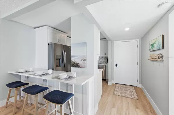 Holmes Beach, FL 34217,7100 GULF DR #112