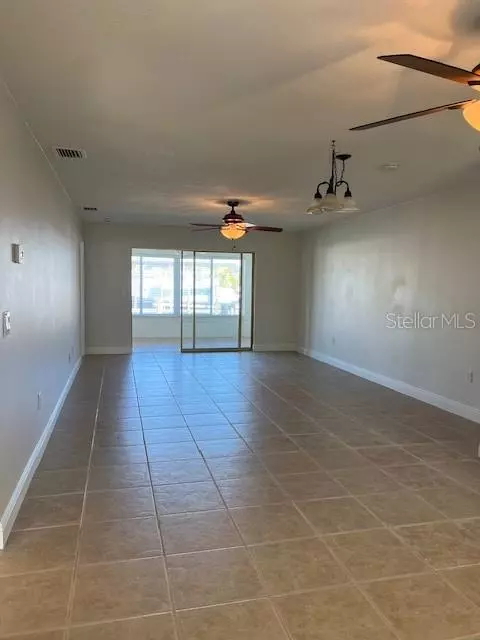 Bradenton, FL 34210,9821 HERNANDO CT #31-A