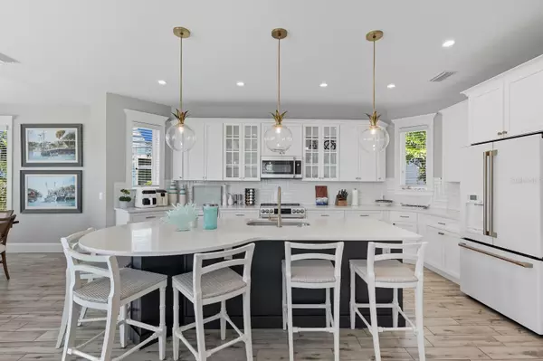 Bradenton Beach, FL 34217,108 7TH ST S