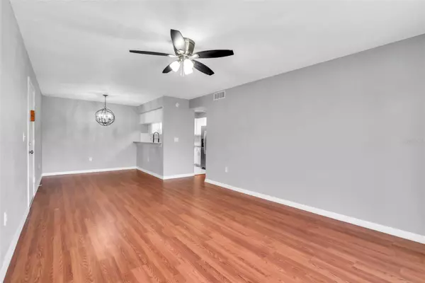 Sarasota, FL 34232,3281 BENEVA RD #202