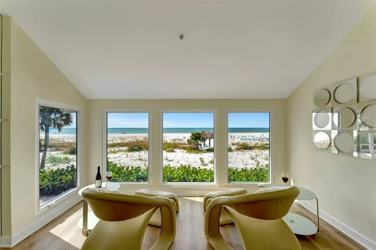 Sarasota, FL 34242,1017 W PEPPERTREE DR #116