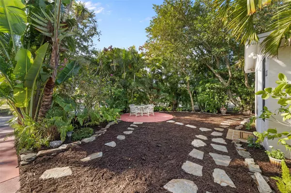 Sarasota, FL 34234,839 40TH ST