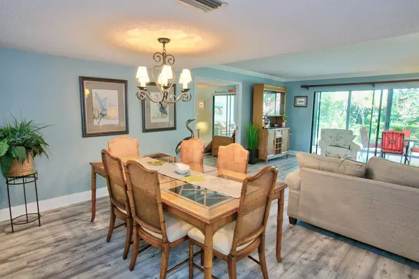 Bradenton, FL 34210,106 WILD PALM DR #106