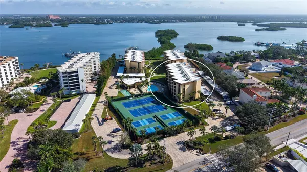 Sarasota, FL 34242,8773 MIDNIGHT PASS RD #102G